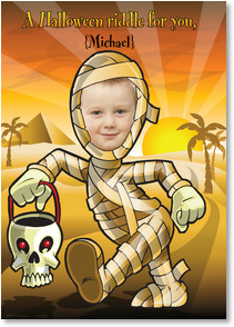 Mummy carying skull trick or treat bag
